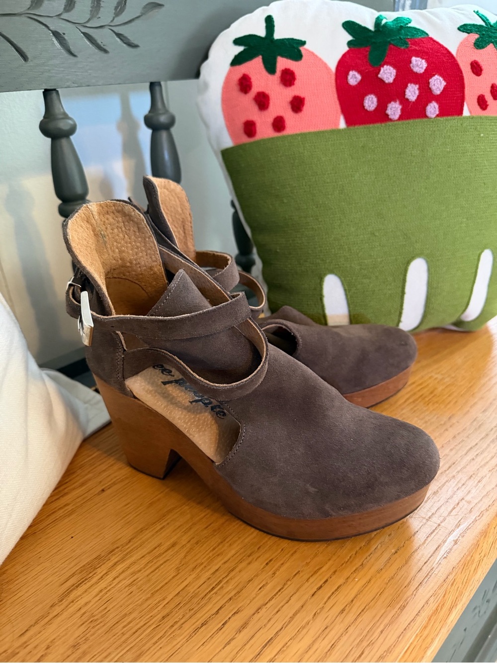 Women's Free People Cedar Clogs - EU 36 - Picture 4 of 11